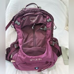 OSPREY Sirrus 24 Women's Backpack in Rich Plum